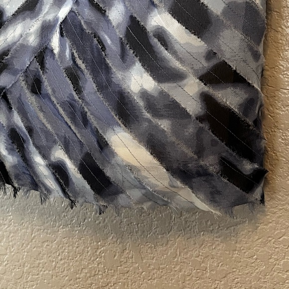 Ann Taylor Dress - V-Neck Line - Size 8 - Picture 6 of 8